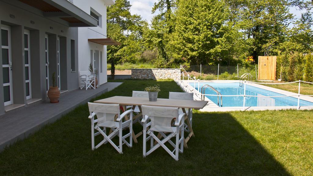 Aristotelia Gi Ikies - Olympiada Poolside Retreats エクステリア 写真